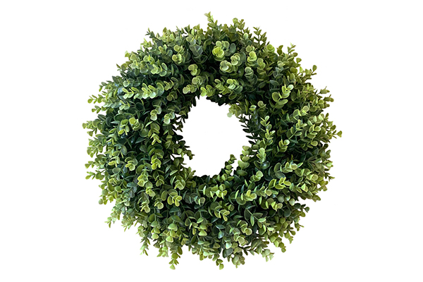 In daily use, how to clean artificial wreath to avoid dust accumulation and damage to flowers?